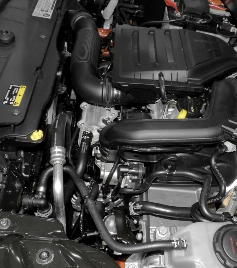 Phoenix mobile mechanic checking a clean engine bay
